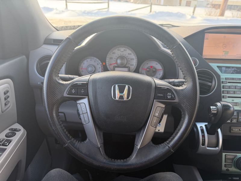 Honda Pilot Touring 2WD 5-Spd AT with DVD 2011
