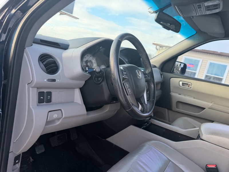 Honda Pilot Touring 2WD 5-Spd AT with DVD 2011