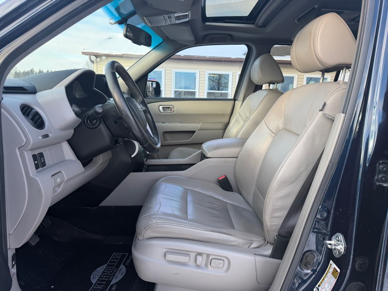 Honda Pilot Touring 2WD 5-Spd AT with DVD 2011