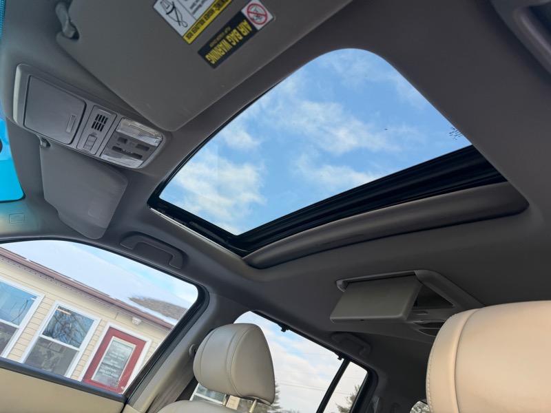 Honda Pilot Touring 2WD 5-Spd AT with DVD 2011