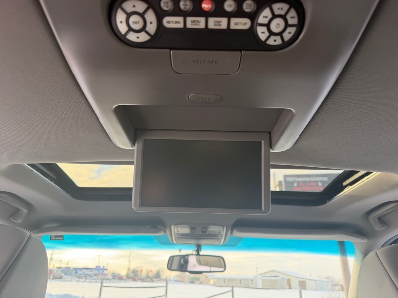 Honda Pilot Touring 2WD 5-Spd AT with DVD 2011