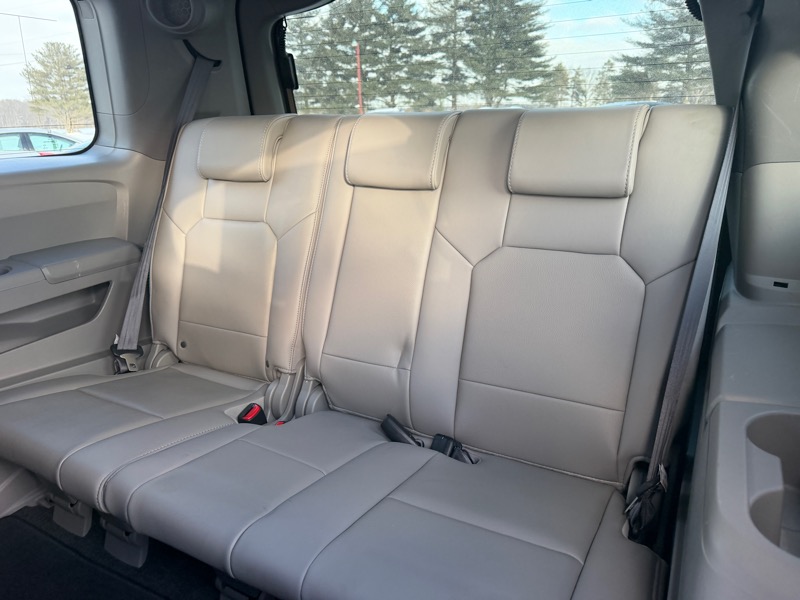 Honda Pilot Touring 2WD 5-Spd AT with DVD 2011