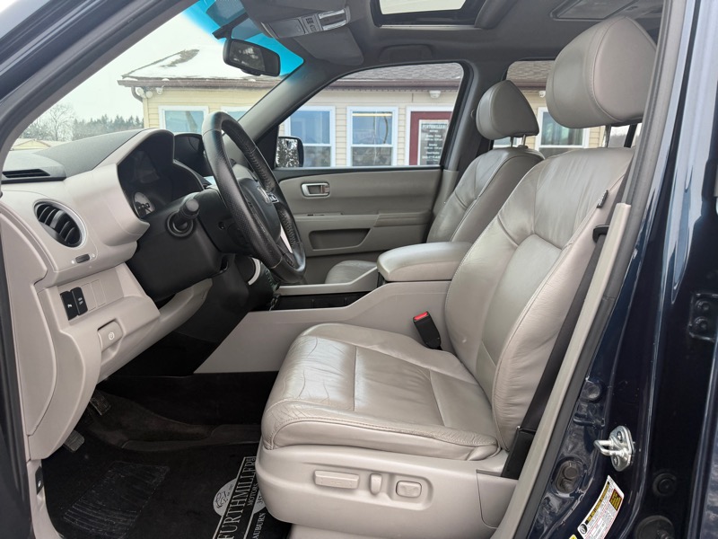 Honda Pilot Touring 2WD 5-Spd AT with DVD 2011