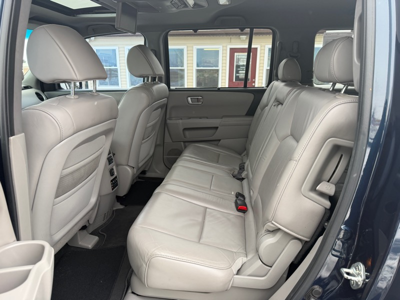 Honda Pilot Touring 2WD 5-Spd AT with DVD 2011