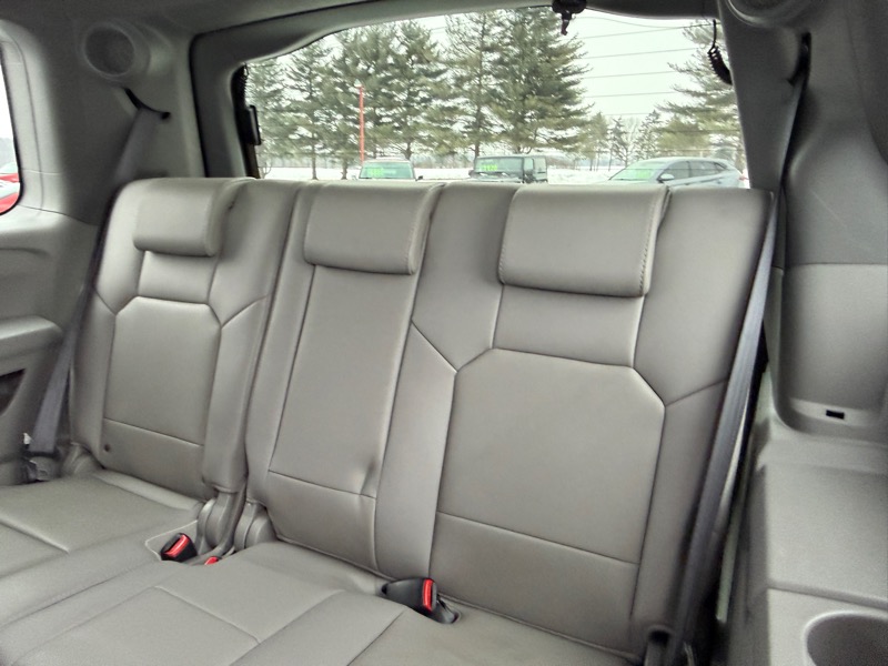 Honda Pilot Touring 2WD 5-Spd AT with DVD 2011