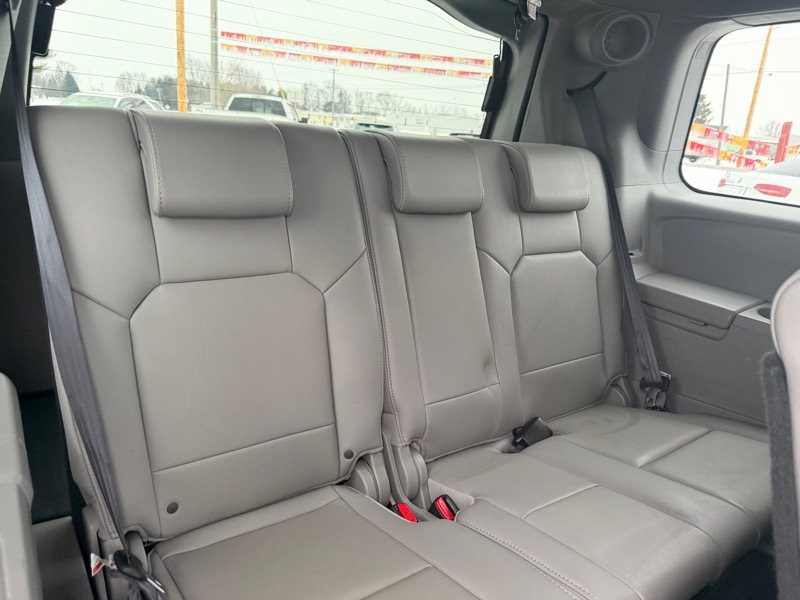 Honda Pilot Touring 2WD 5-Spd AT with DVD 2011