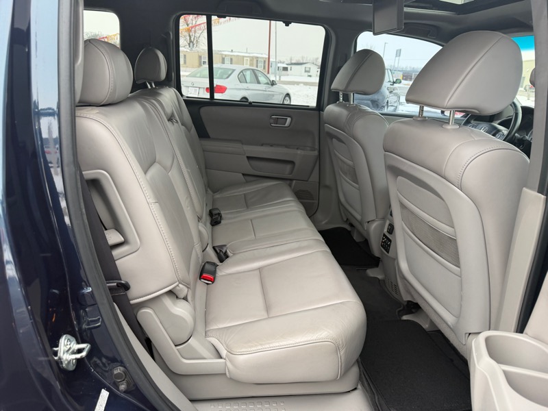 Honda Pilot Touring 2WD 5-Spd AT with DVD 2011