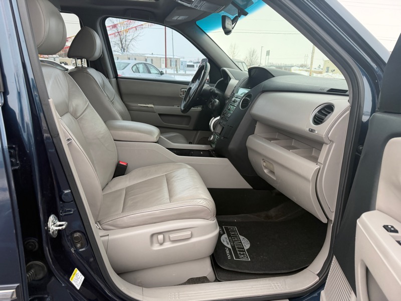 Honda Pilot Touring 2WD 5-Spd AT with DVD 2011
