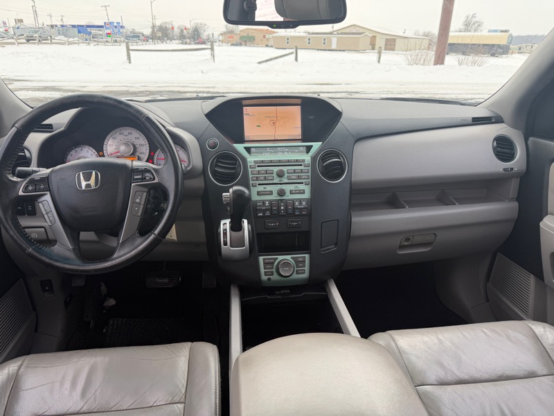 Honda Pilot Touring 2WD 5-Spd AT with DVD 2011