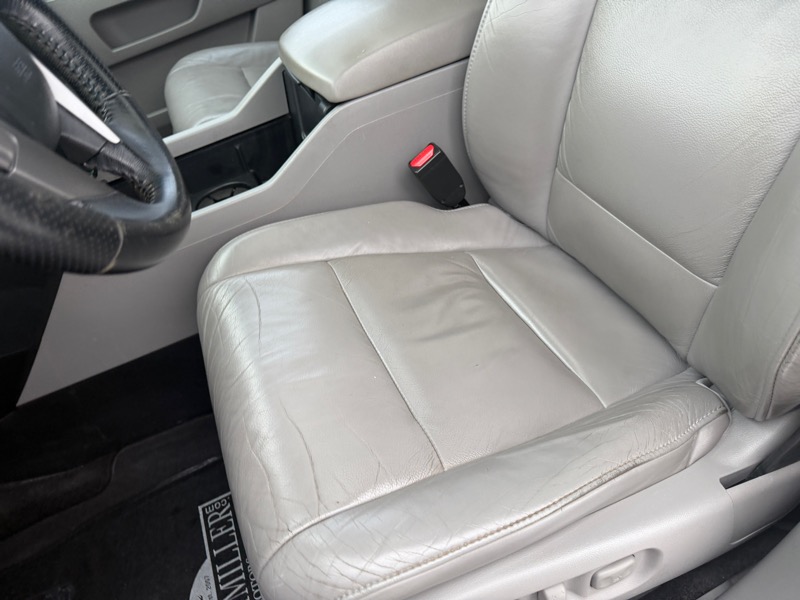 Honda Pilot Touring 2WD 5-Spd AT with DVD 2011