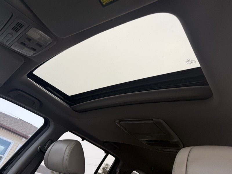 Honda Pilot Touring 2WD 5-Spd AT with DVD 2011