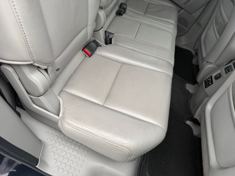 Honda Pilot Touring 2WD 5-Spd AT with DVD 2011