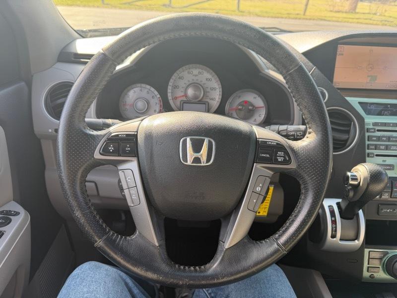 Honda Pilot Touring 2WD 5-Spd AT with DVD 2011