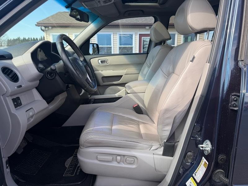 Honda Pilot Touring 2WD 5-Spd AT with DVD 2011