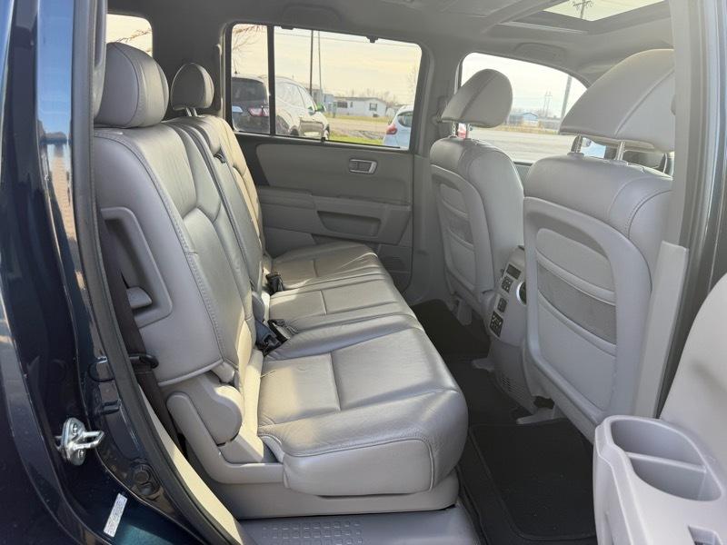 Honda Pilot Touring 2WD 5-Spd AT with DVD 2011