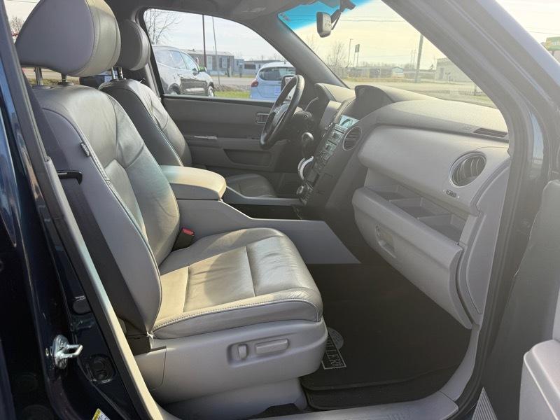 Honda Pilot Touring 2WD 5-Spd AT with DVD 2011