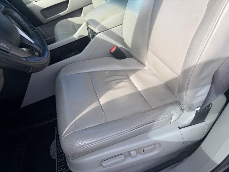 Honda Pilot Touring 2WD 5-Spd AT with DVD 2011