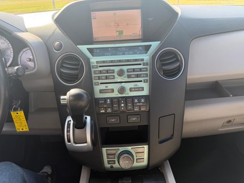 Honda Pilot Touring 2WD 5-Spd AT with DVD 2011