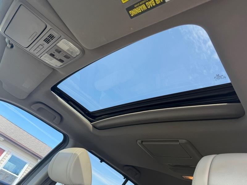 Honda Pilot Touring 2WD 5-Spd AT with DVD 2011