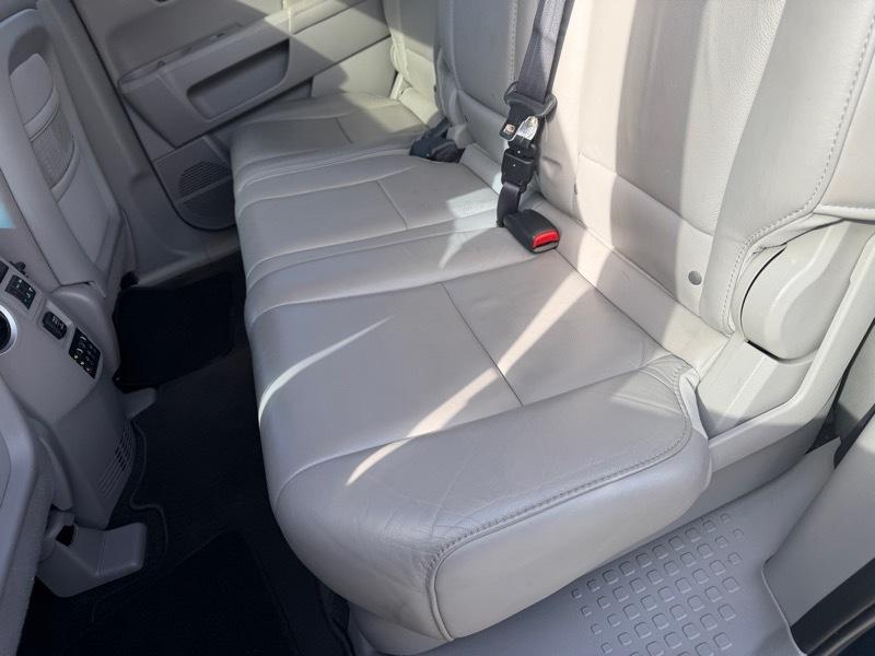 Honda Pilot Touring 2WD 5-Spd AT with DVD 2011