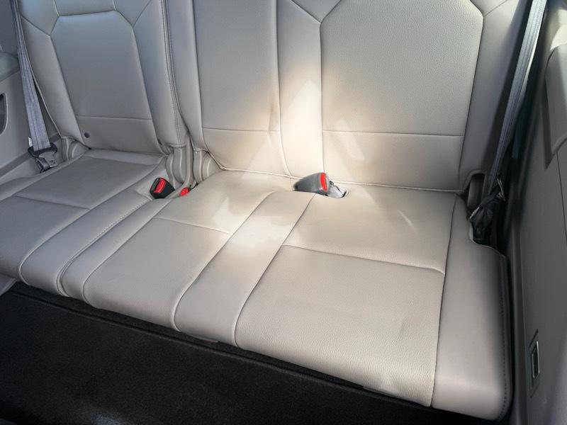 Honda Pilot Touring 2WD 5-Spd AT with DVD 2011