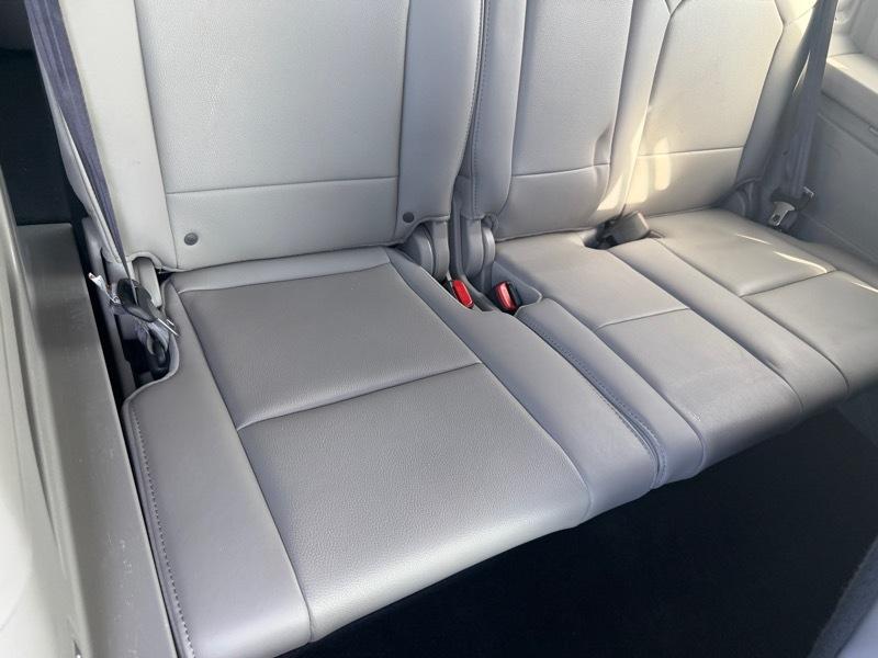 Honda Pilot Touring 2WD 5-Spd AT with DVD 2011