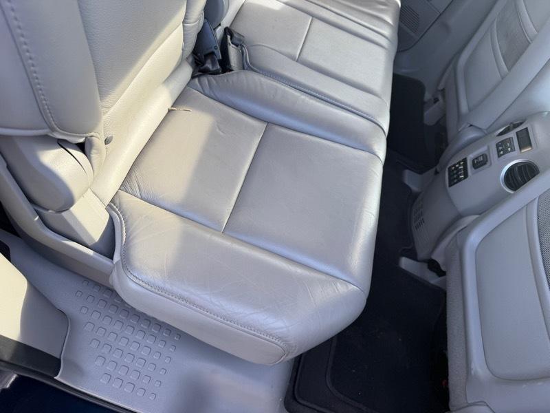 Honda Pilot Touring 2WD 5-Spd AT with DVD 2011