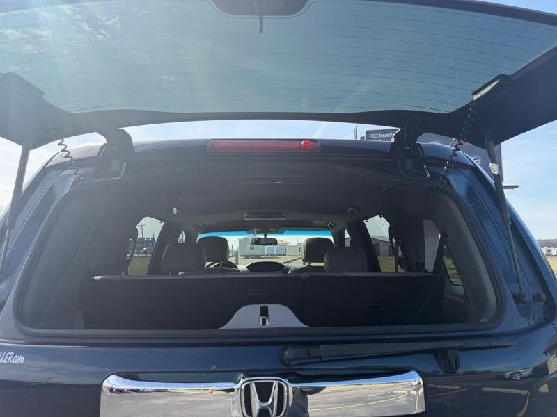 Honda Pilot Touring 2WD 5-Spd AT with DVD 2011