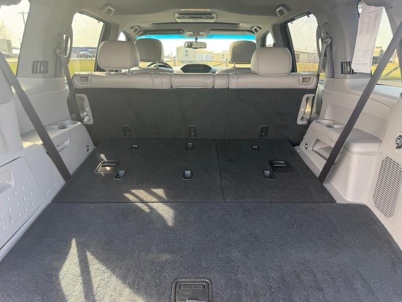 Honda Pilot Touring 2WD 5-Spd AT with DVD 2011