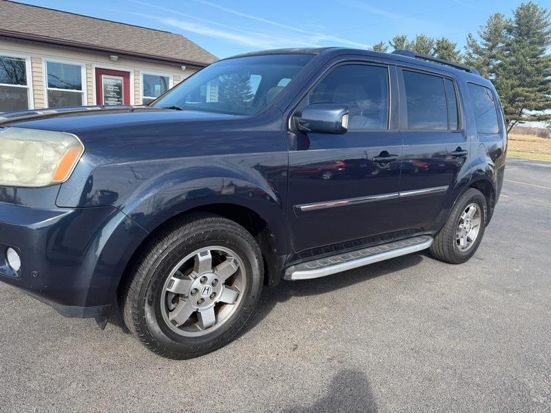 Honda Pilot Touring 2WD 5-Spd AT with DVD 2011