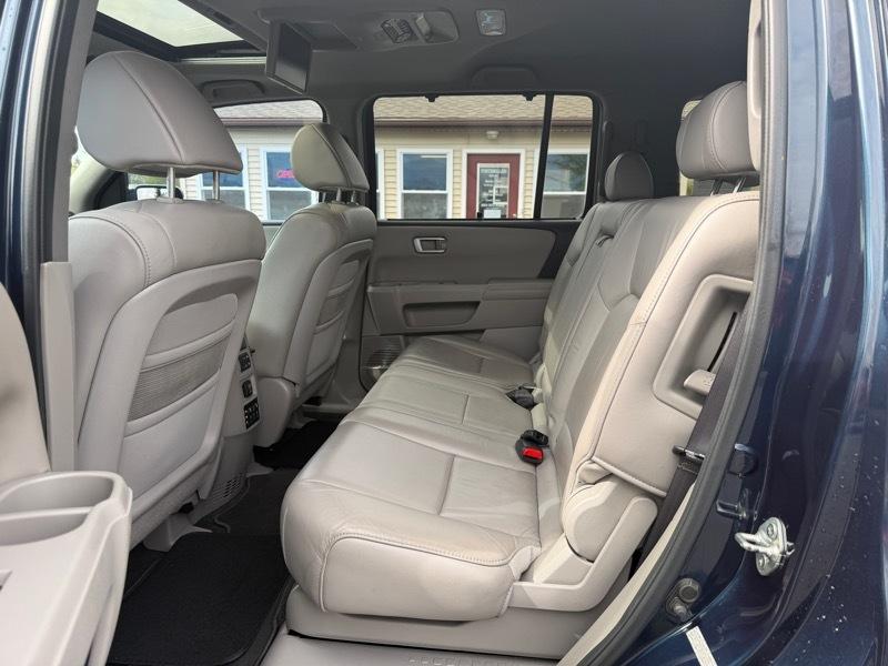 Honda Pilot Touring 2WD 5-Spd AT with DVD 2011