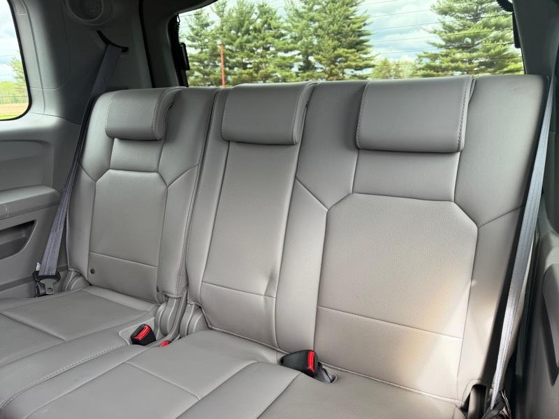 Honda Pilot Touring 2WD 5-Spd AT with DVD 2011