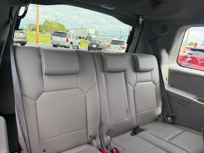 Honda Pilot Touring 2WD 5-Spd AT with DVD 2011