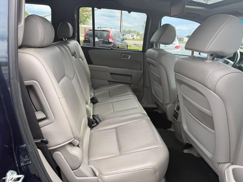 Honda Pilot Touring 2WD 5-Spd AT with DVD 2011