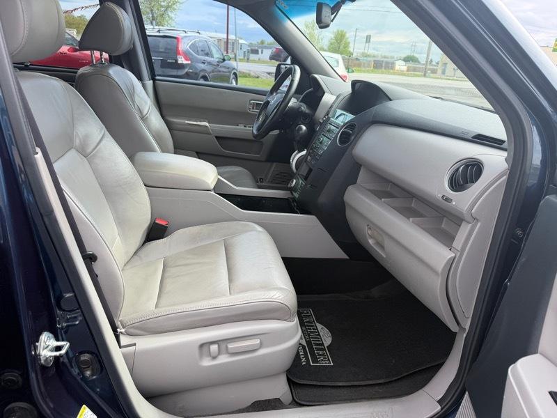 Honda Pilot Touring 2WD 5-Spd AT with DVD 2011