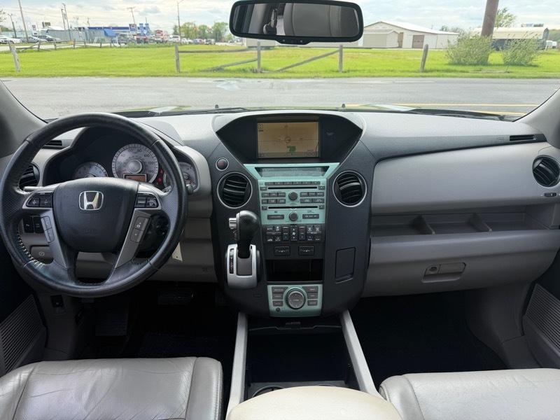 Honda Pilot Touring 2WD 5-Spd AT with DVD 2011