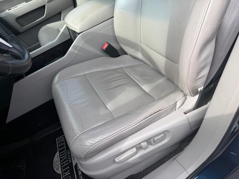 Honda Pilot Touring 2WD 5-Spd AT with DVD 2011