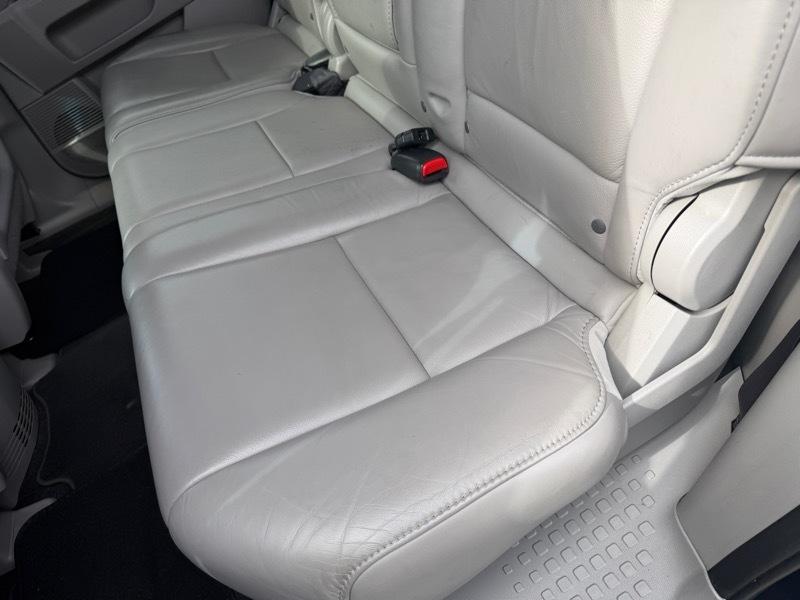 Honda Pilot Touring 2WD 5-Spd AT with DVD 2011