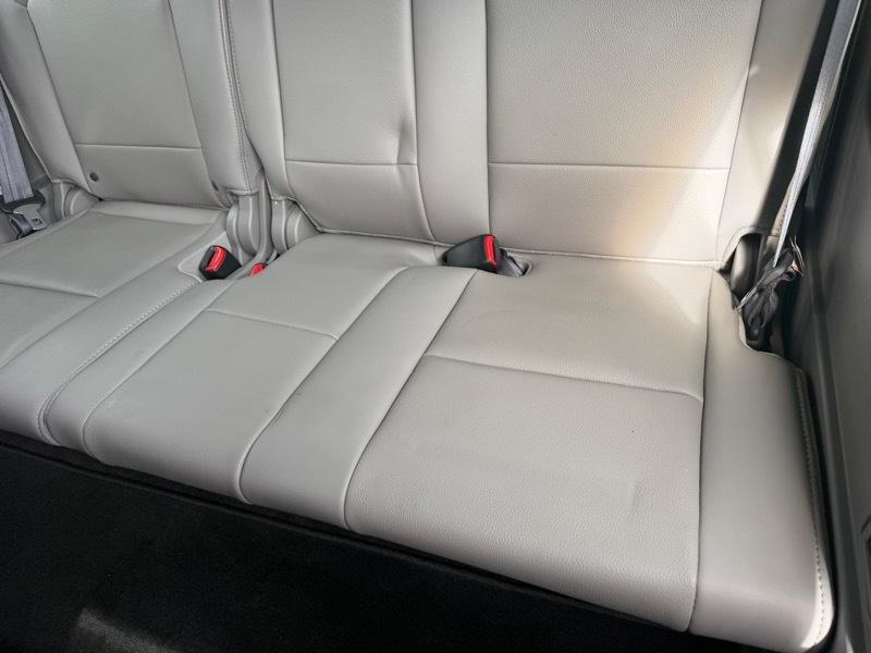 Honda Pilot Touring 2WD 5-Spd AT with DVD 2011