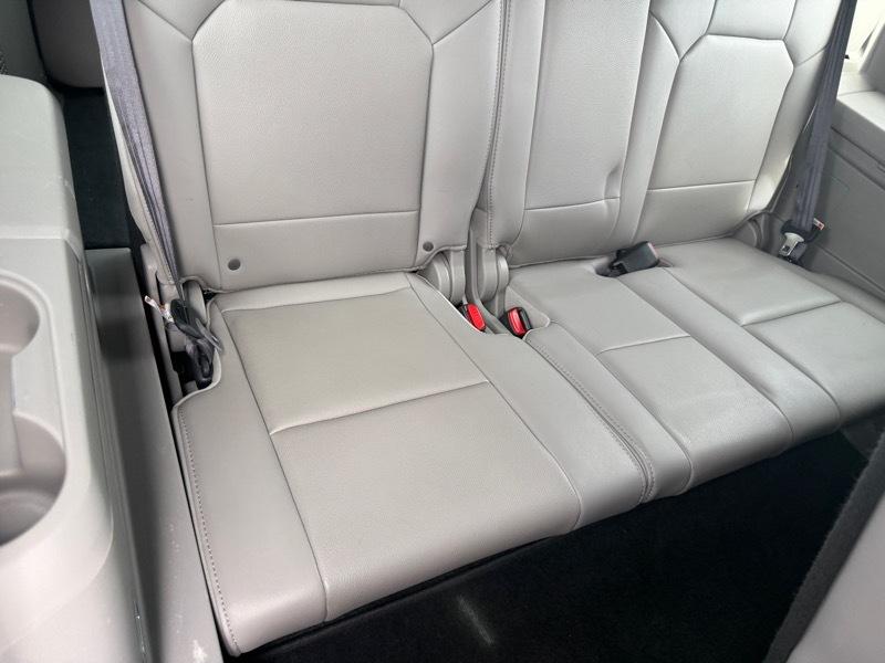 Honda Pilot Touring 2WD 5-Spd AT with DVD 2011