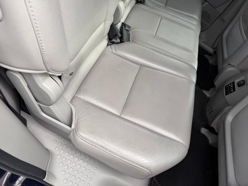 Honda Pilot Touring 2WD 5-Spd AT with DVD 2011
