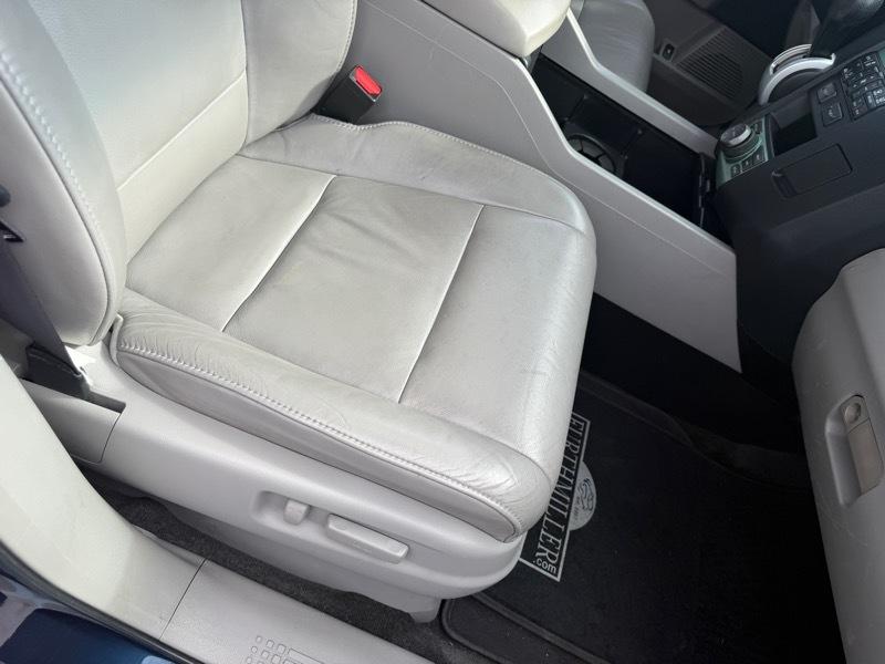 Honda Pilot Touring 2WD 5-Spd AT with DVD 2011