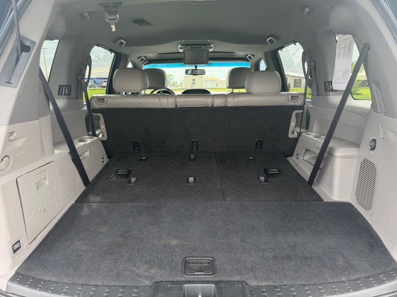 Honda Pilot Touring 2WD 5-Spd AT with DVD 2011