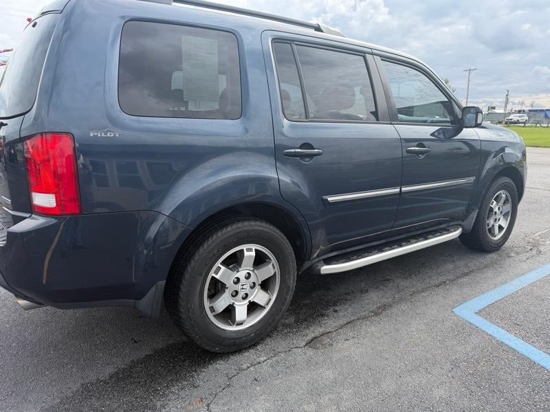 Honda Pilot Touring 2WD 5-Spd AT with DVD 2011