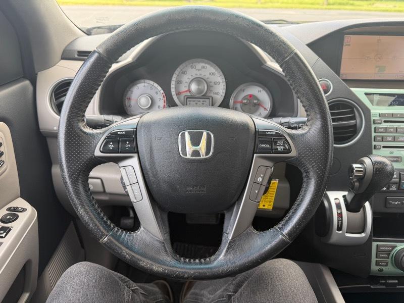 Honda Pilot Touring 2WD 5-Spd AT with DVD 2011