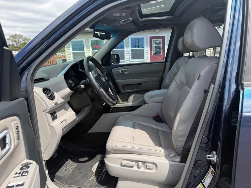 Honda Pilot Touring 2WD 5-Spd AT with DVD 2011