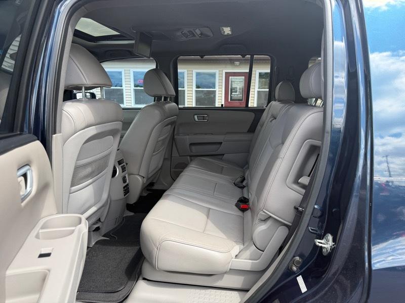 Honda Pilot Touring 2WD 5-Spd AT with DVD 2011