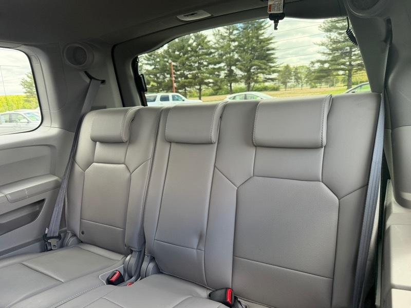 Honda Pilot Touring 2WD 5-Spd AT with DVD 2011