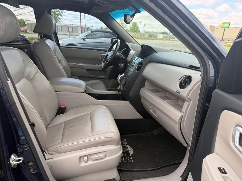 Honda Pilot Touring 2WD 5-Spd AT with DVD 2011