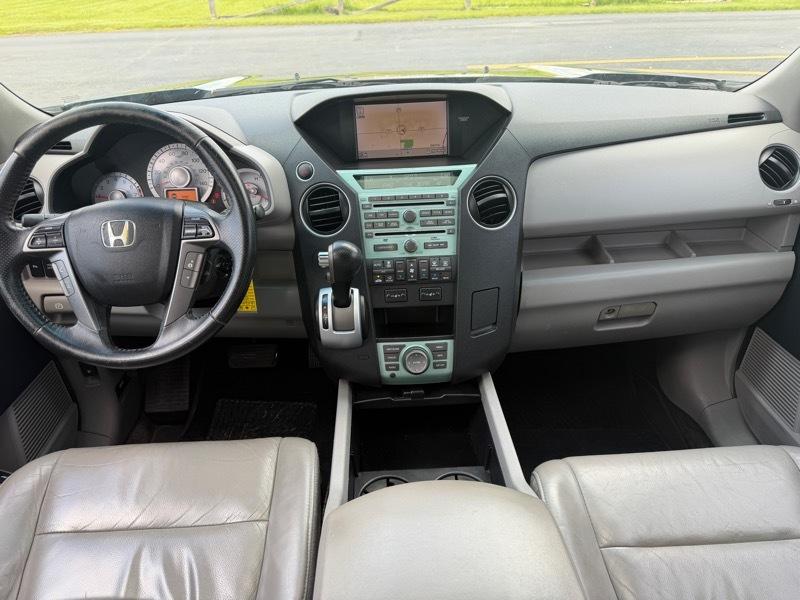 Honda Pilot Touring 2WD 5-Spd AT with DVD 2011